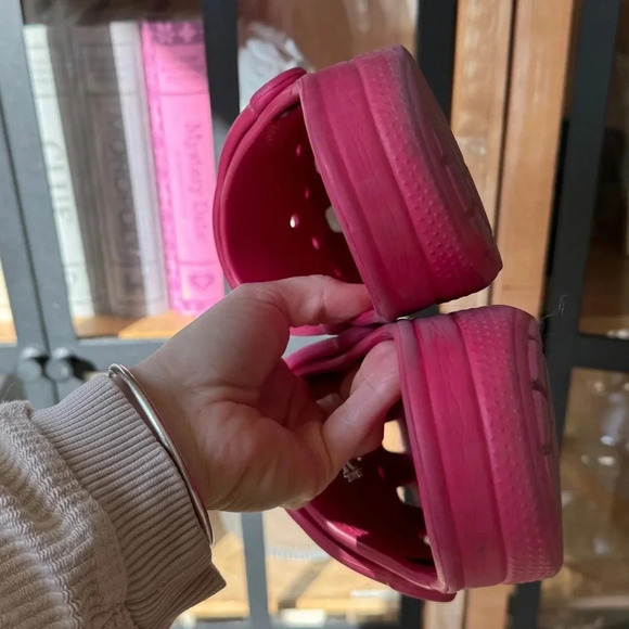 CROCS classic clogs slides women’s shoes sandals barbie pink water unisex 8 / 10 - Picture 4 of 4